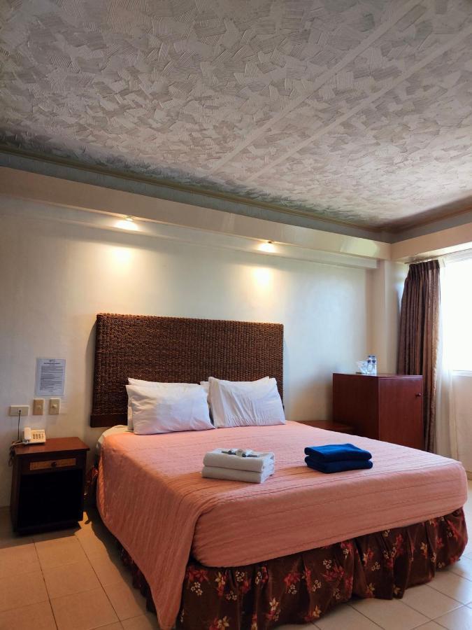 Wild Orchid Beach Resort Olongapo Exterior photo