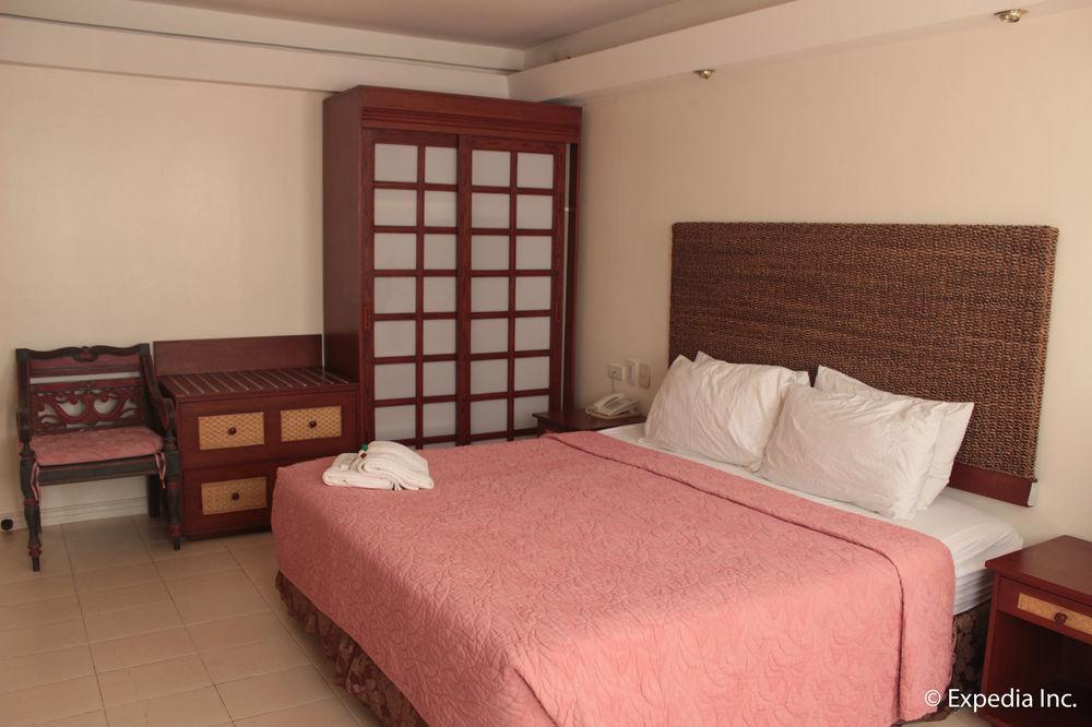 Wild Orchid Beach Resort Olongapo Exterior photo