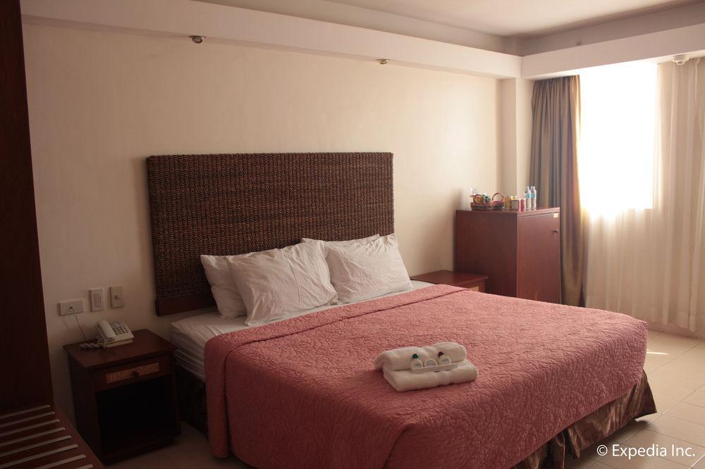 Wild Orchid Beach Resort Olongapo Exterior photo