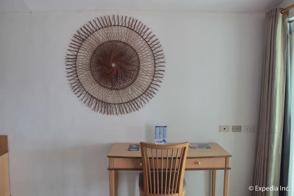 Wild Orchid Beach Resort Olongapo Exterior photo